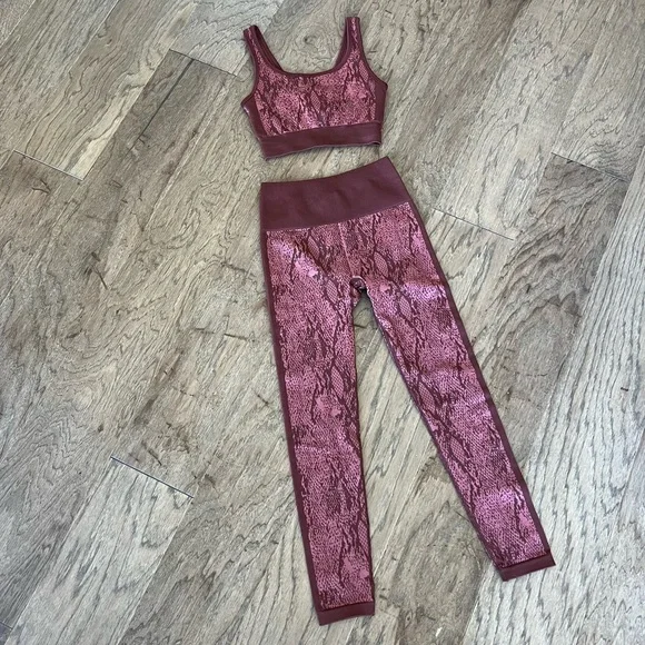 Fabletics Pink & Brown Snake Print Matching Workout Set, Size XS - Picture 13 of 13